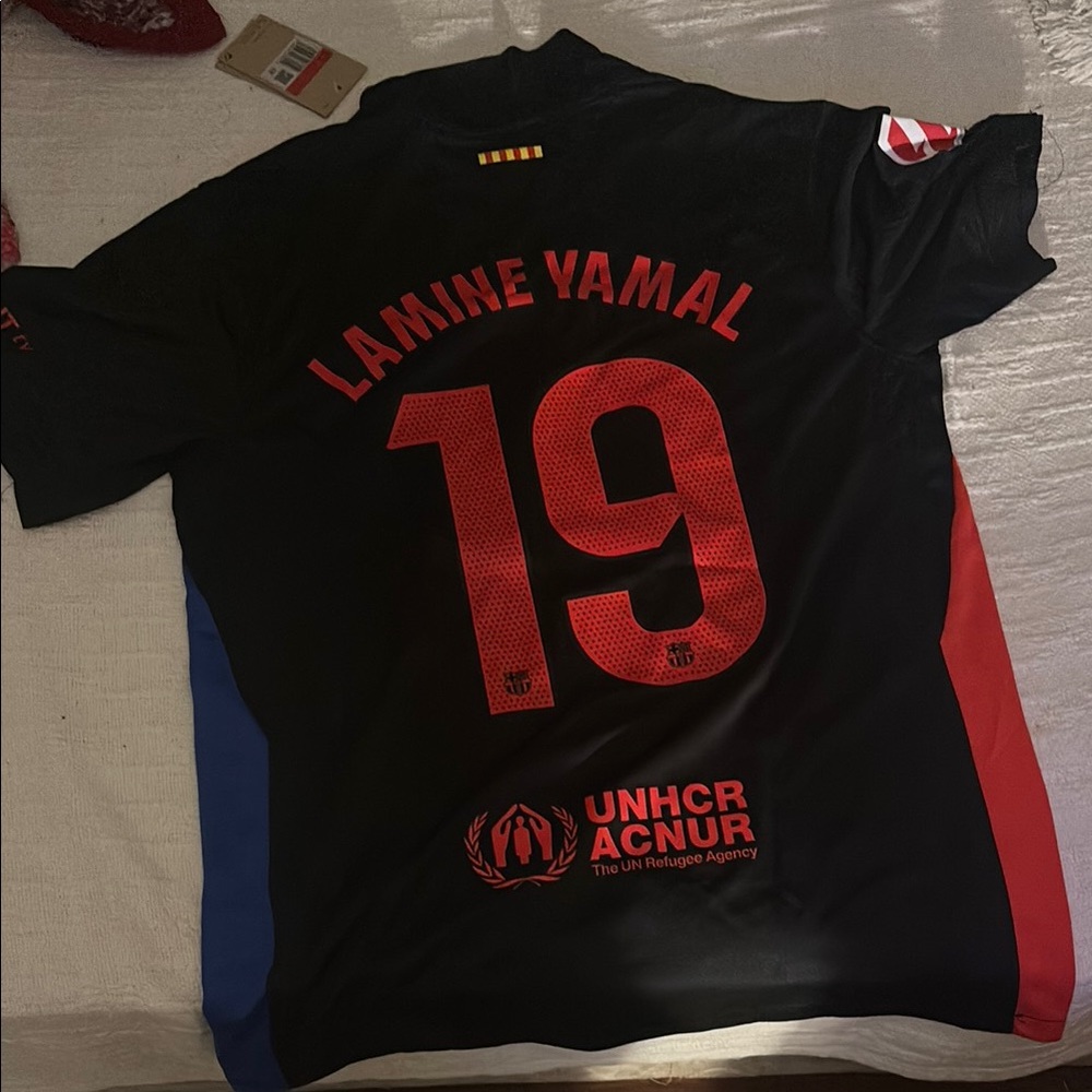 Lamine Yamal Barcelona away jersey
